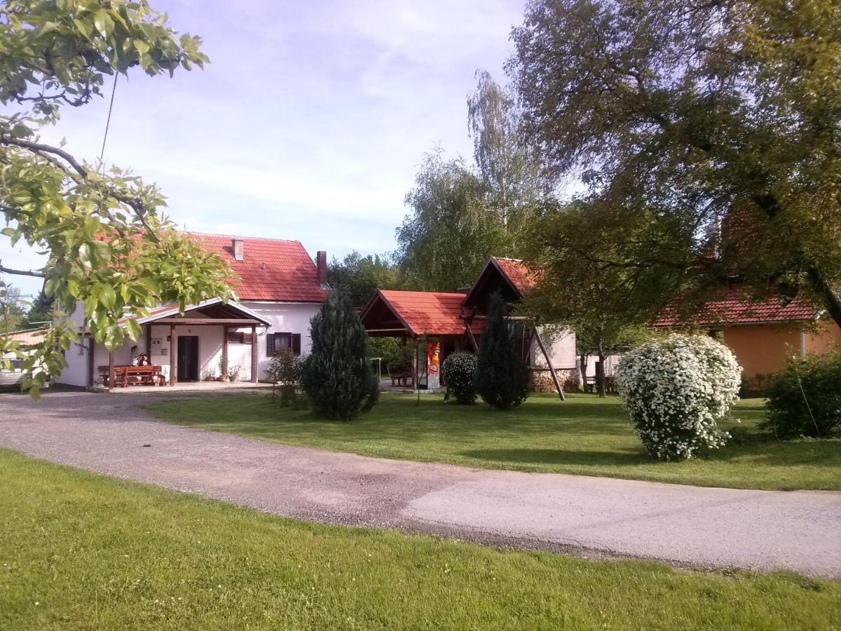 Apartments With A Parking Space Smoljanac, Plitvice - 12345 Екстер'єр фото