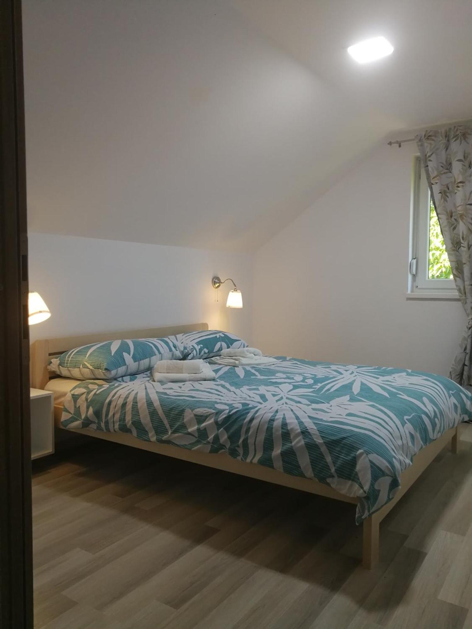 Apartments With A Parking Space Smoljanac, Plitvice - 12345 Номер фото